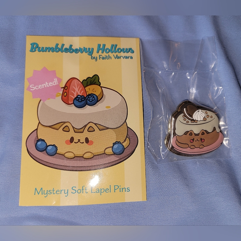 Bumbleberry Hollows Scented Soft Enamel Pin - Chocolate